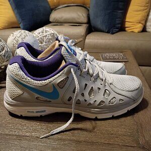 Women's Nike Running Shoes Size 10 (very good)